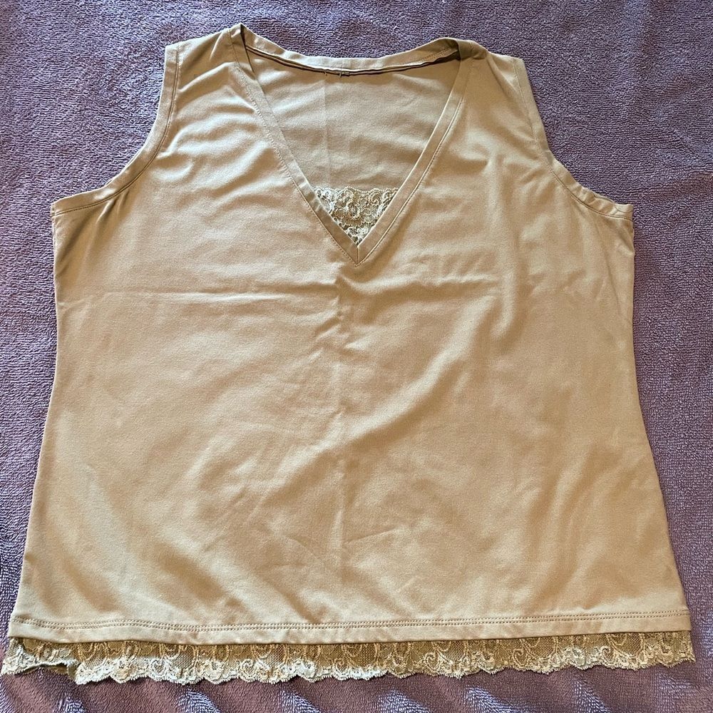 Sage green sleeveless top - Picture 2 of 7